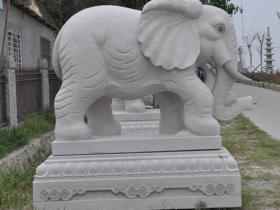 石雕大象鼻子向上或向下有什么区别