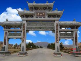 农村石头大门楼与新乡村石牌楼入口标识研究分析